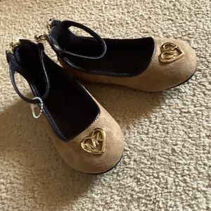 Girls Michael kors  flat shoes. Ankle strapped dress shoes. Girls Michael K shoe